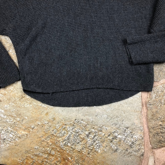 Tahari Women's Crop Sweater Size XL Gray Wool Knit - Picture 4 of 5